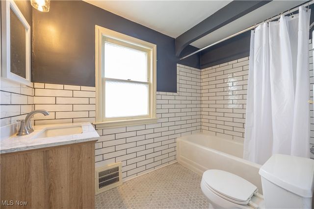 3797 Northwood Road, University Heights, OH 44118