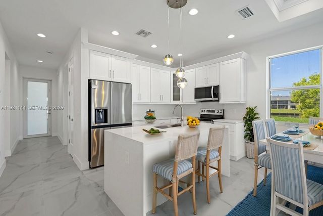 1105 SE 38 ST, Cape Coral, FL 33904