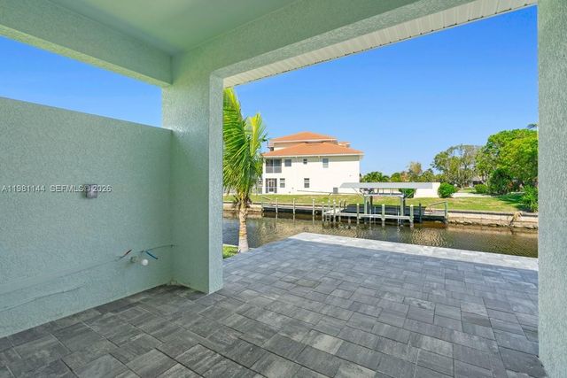 1105 SE 38 ST, Cape Coral, FL 33904