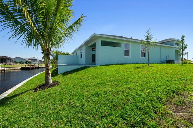1105 SE 38 ST, Cape Coral, FL 33904