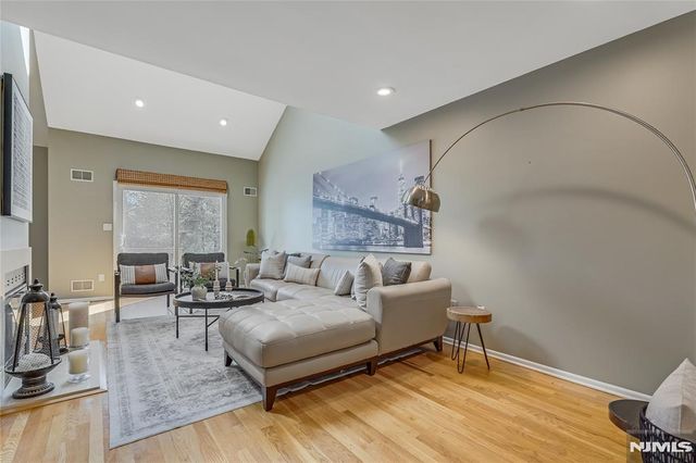 4 Currey Lane 223, West Orange, NJ 07052