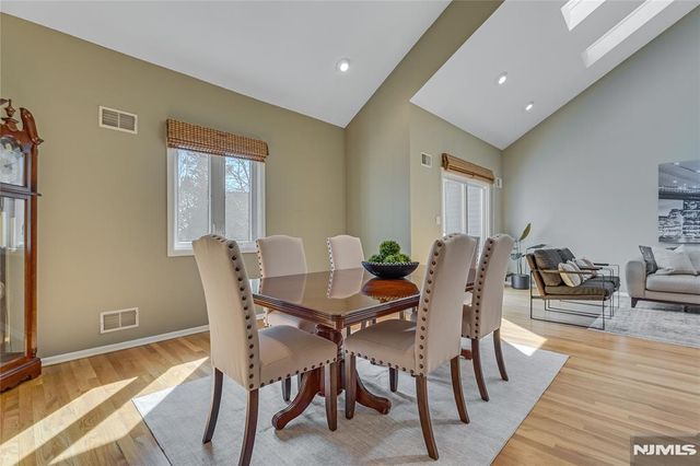 4 Currey Lane 223, West Orange, NJ 07052