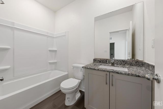 7901 Blueberry Avenue, Bakersfield, CA 93313