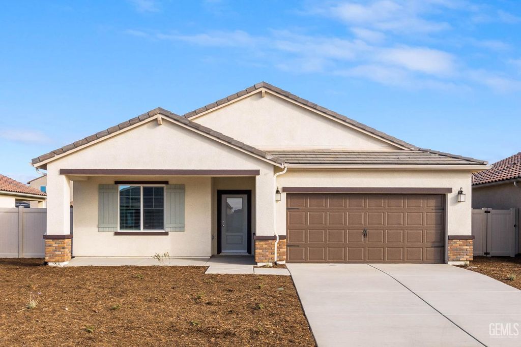 7901 Blueberry Avenue, Bakersfield, CA 93313