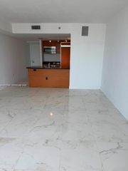 50 W Biscayne Boulevard 3907, Miami, FL 33132