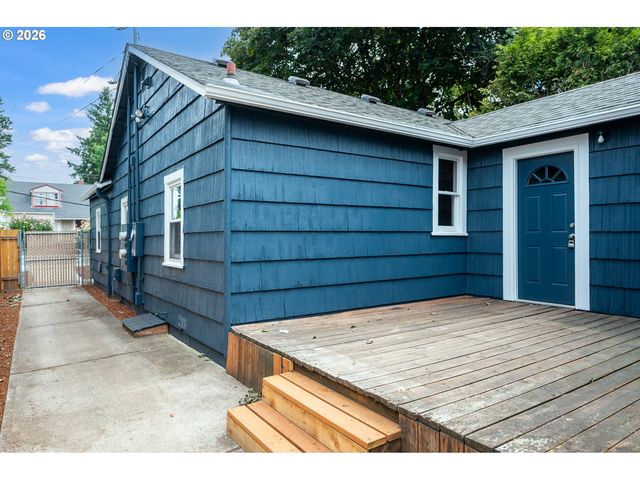 12106 Se Market St, Portland, OR 97216