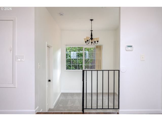 12106 Se Market St, Portland, OR 97216