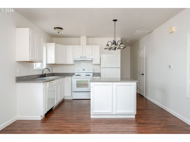 12106 Se Market St, Portland, OR 97216