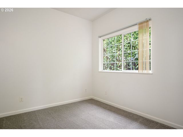 12106 Se Market St, Portland, OR 97216