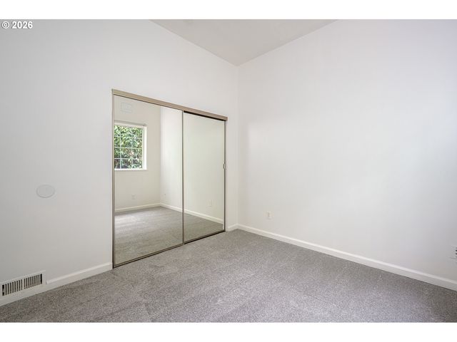 12106 Se Market St, Portland, OR 97216