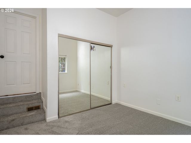 12106 Se Market St, Portland, OR 97216