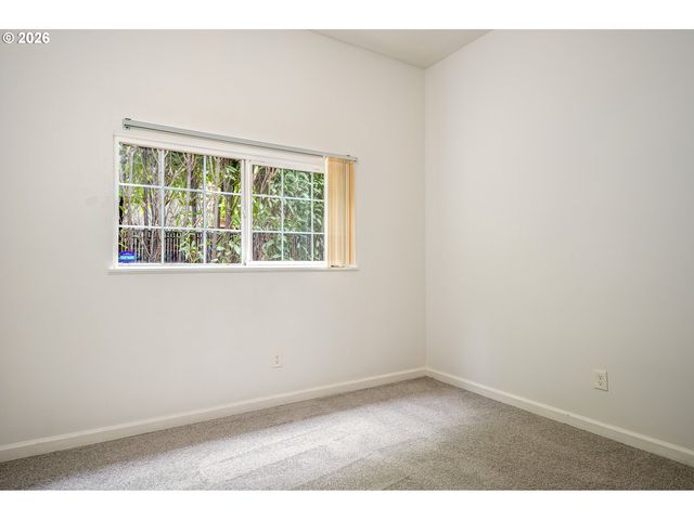 12106 Se Market St, Portland, OR 97216
