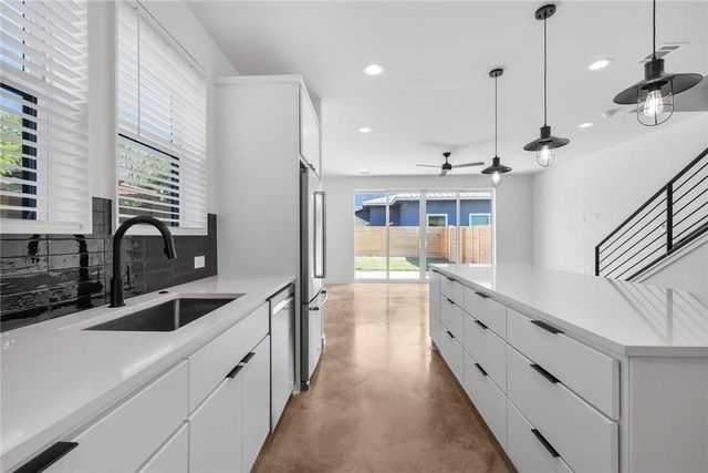 914 Taulbee LN A, Austin, TX 78757