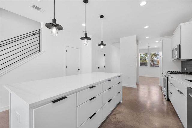 914 Taulbee LN A, Austin, TX 78757