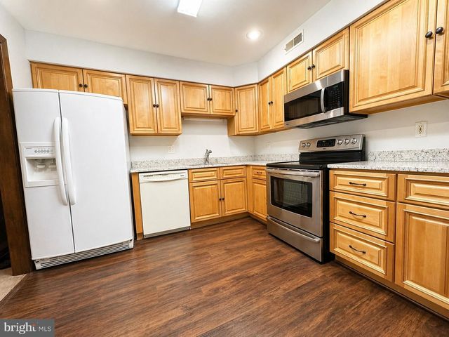 33 WINDSOR MEWS, Cherry Hill, NJ 08002