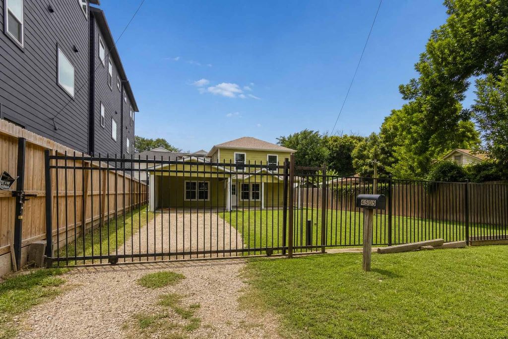 4505 Cochran Street, Houston, TX 77009