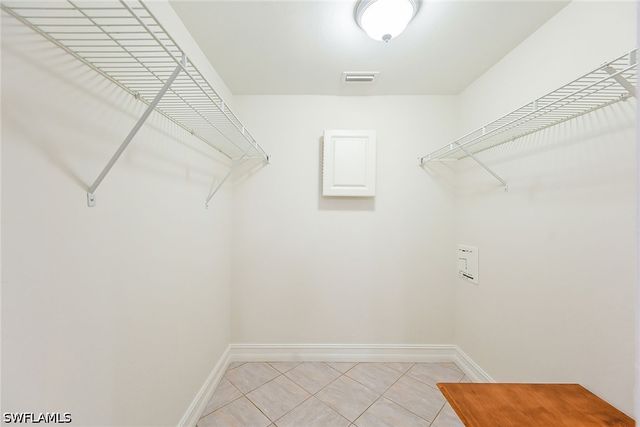 1933 Courtyard WAY D-103, Naples, FL 34112