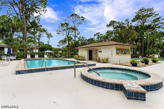1933 Courtyard WAY D-103, Naples, FL 34112