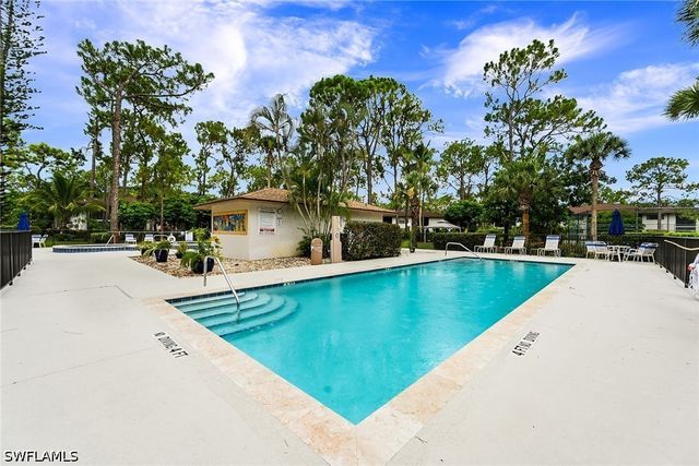 1933 Courtyard WAY D-103, Naples, FL 34112