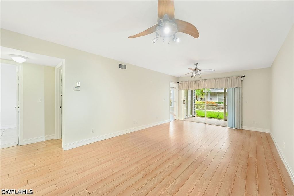 1933 Courtyard WAY D-103, Naples, FL 34112