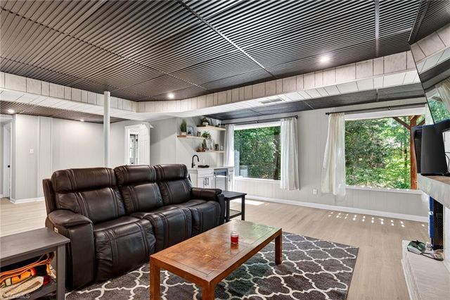 7 Holly Crest Court, Greensboro, NC 27410