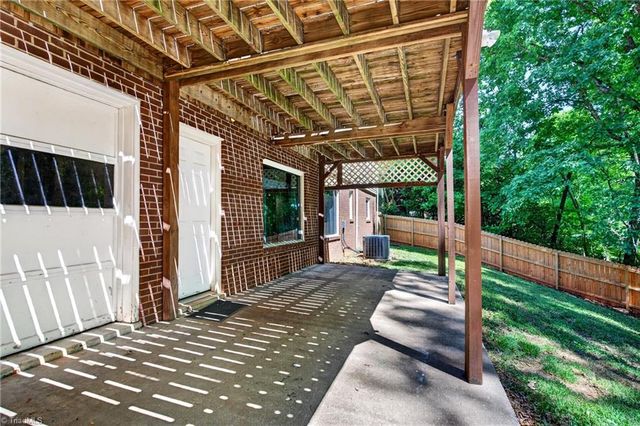7 Holly Crest Court, Greensboro, NC 27410