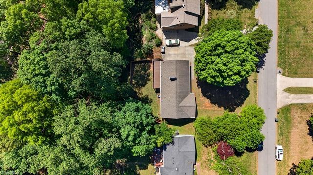 7 Holly Crest Court, Greensboro, NC 27410