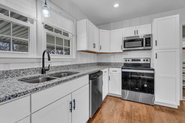 1015 Glenwood Dr, Murfreesboro, TN 37129