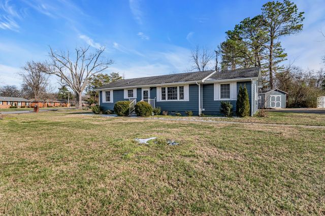 1015 Glenwood Dr, Murfreesboro, TN 37129