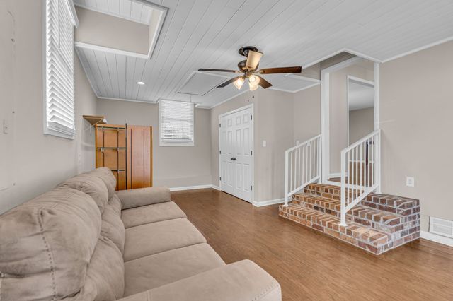 1015 Glenwood Dr, Murfreesboro, TN 37129