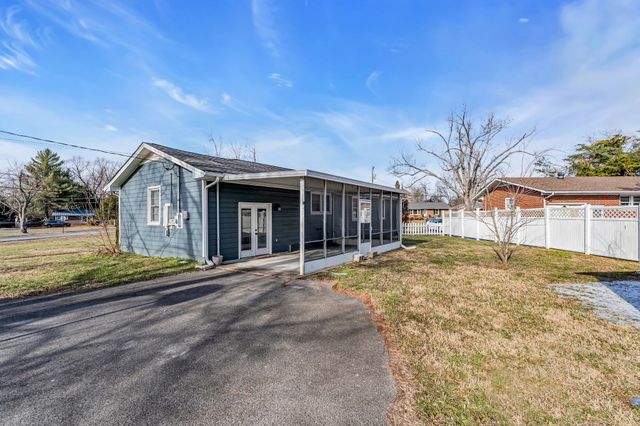 1015 Glenwood Dr, Murfreesboro, TN 37129