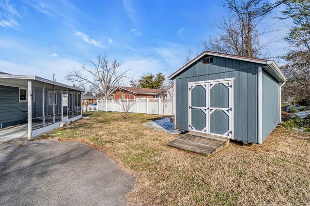 1015 Glenwood Dr, Murfreesboro, TN 37129