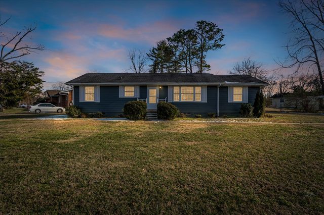 1015 Glenwood Dr, Murfreesboro, TN 37129