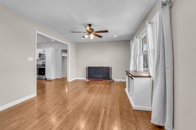 1015 Glenwood Dr, Murfreesboro, TN 37129