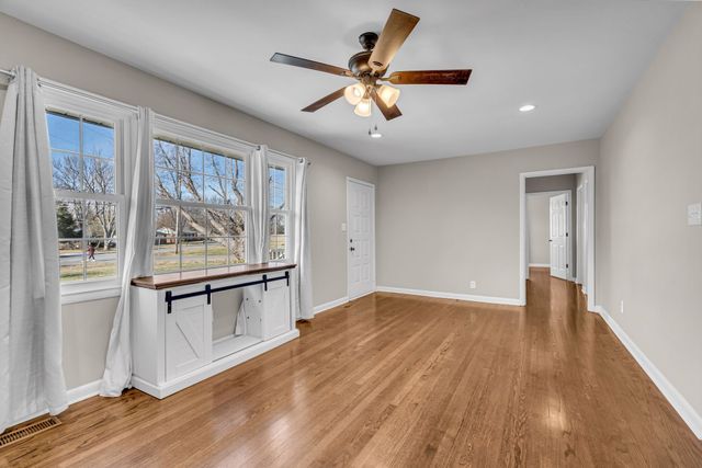 1015 Glenwood Dr, Murfreesboro, TN 37129