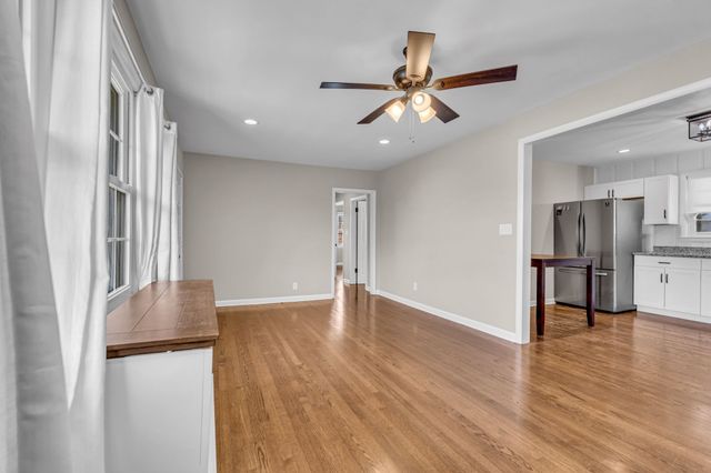 1015 Glenwood Dr, Murfreesboro, TN 37129