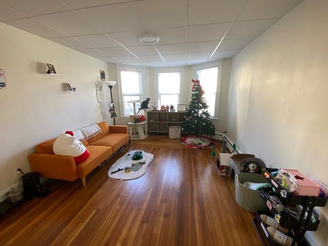 112 Thurston 1, Somerville, MA 02145