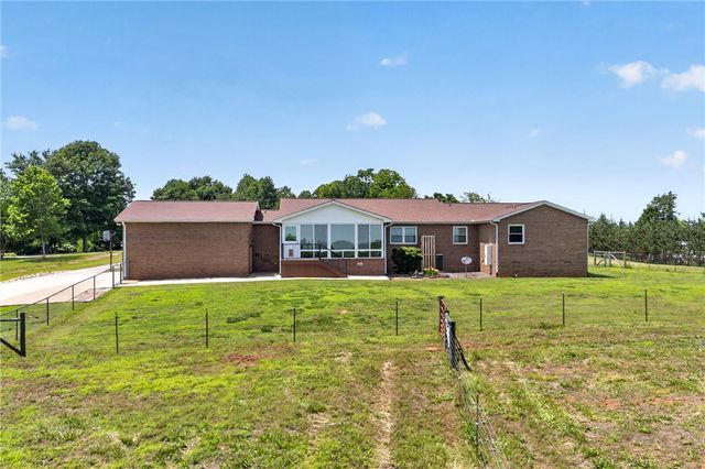 108 Crane's Crossing Drive, West Union, SC 29696