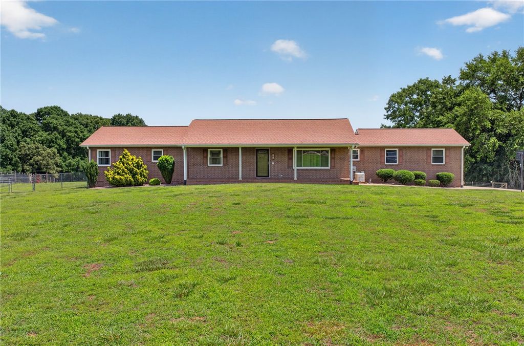 108 Crane's Crossing Drive, West Union, SC 29696