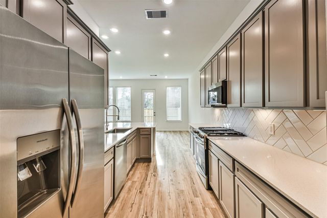 678 Royal Arch, Conroe, TX 77304