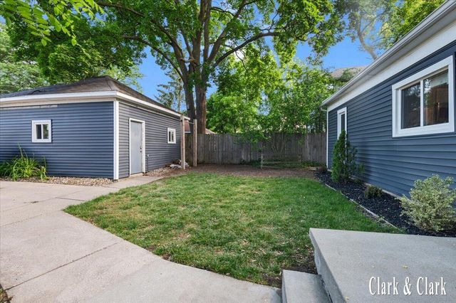 437 Rosewood Avenue Se, East Grand Rapids, MI 49506