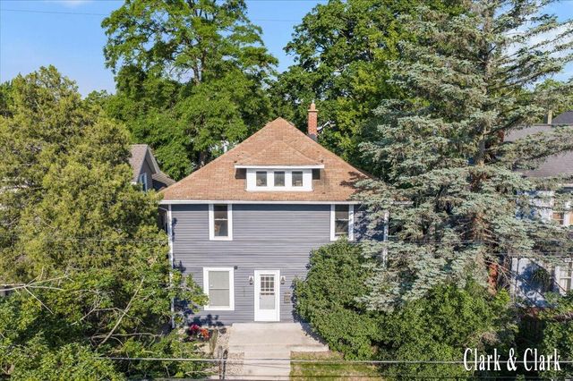 437 Rosewood Avenue Se, East Grand Rapids, MI 49506