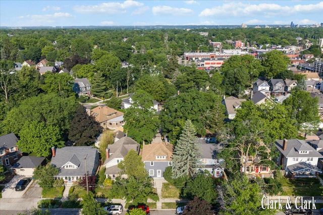437 Rosewood Avenue Se, East Grand Rapids, MI 49506