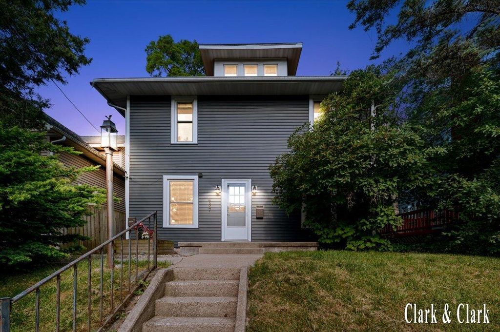 437 Rosewood Avenue Se, East Grand Rapids, MI 49506