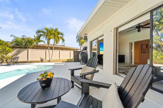 402 161ST AVENUE, Redington Beach, FL 33708