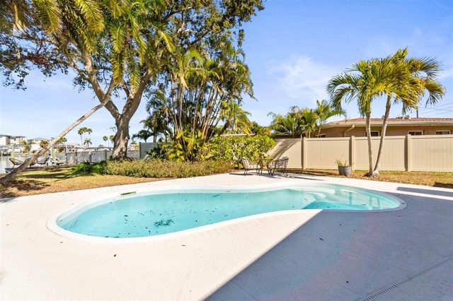402 161ST AVENUE, Redington Beach, FL 33708