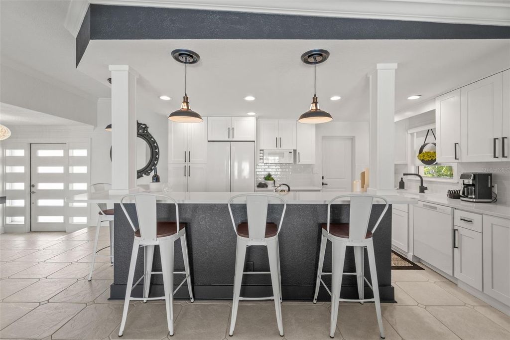 Image 2 of property listing at 402 161ST AVENUE, Redington Beach, FL 33708