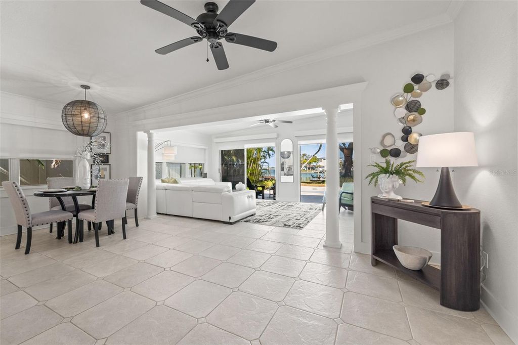 Image 13 of property listing at 402 161ST AVENUE, Redington Beach, FL 33708