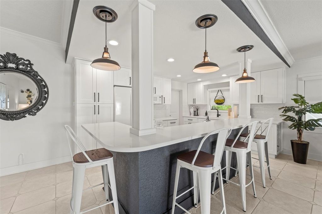 Image 18 of property listing at 402 161ST AVENUE, Redington Beach, FL 33708