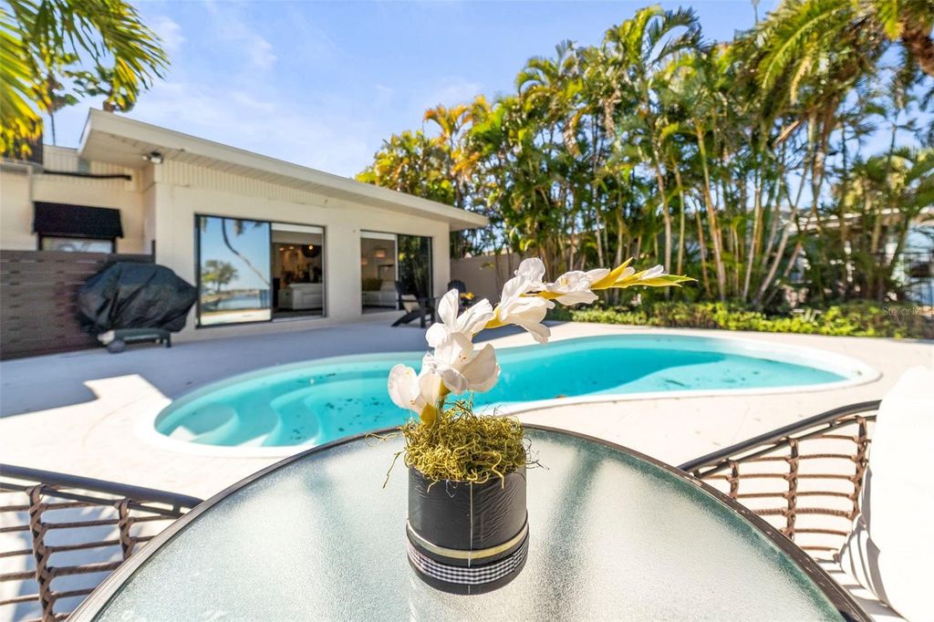 Image 35 of property listing at 402 161ST AVENUE, Redington Beach, FL 33708